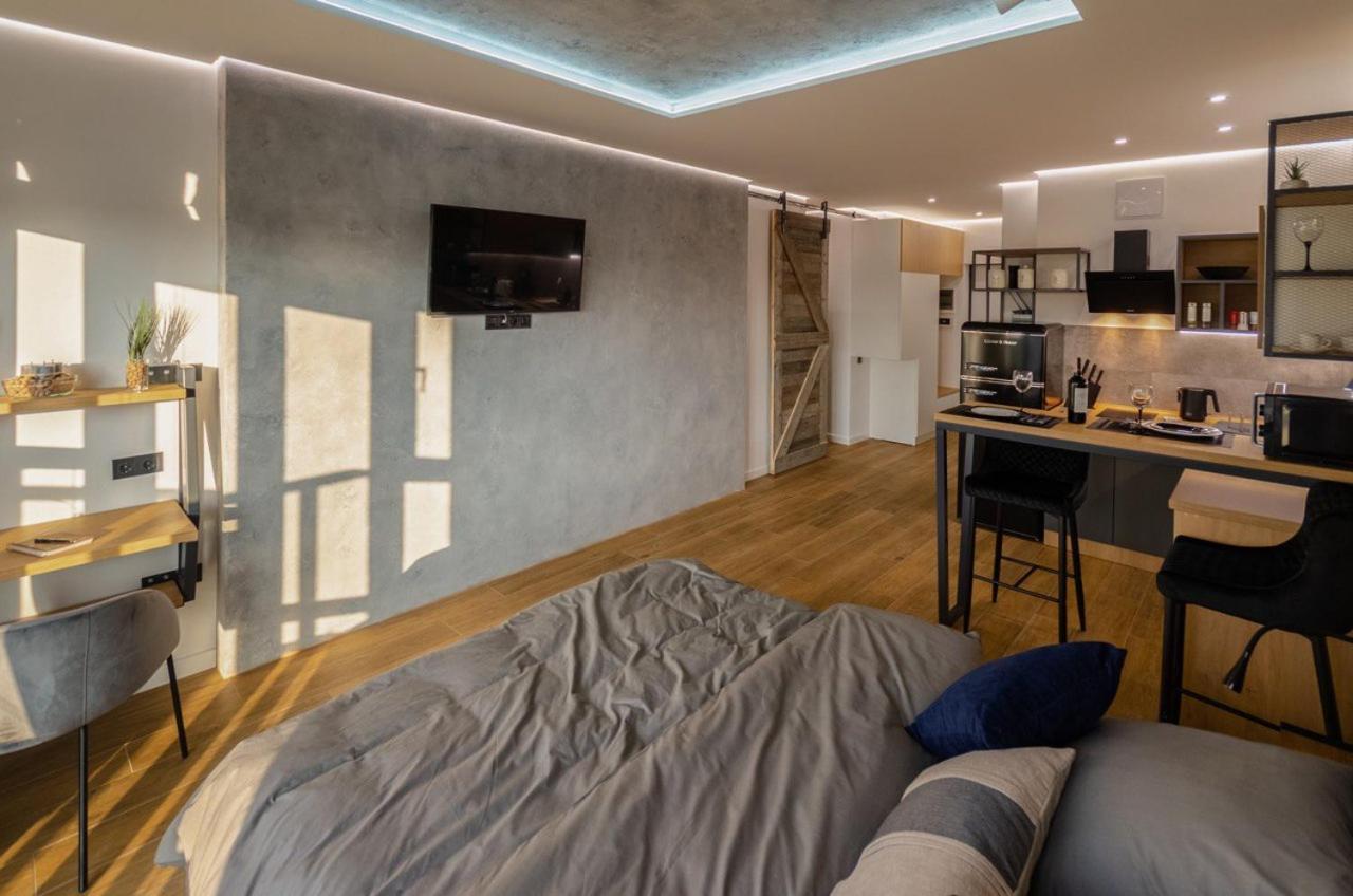 Vip - Smart Apartment Kiev Luaran gambar