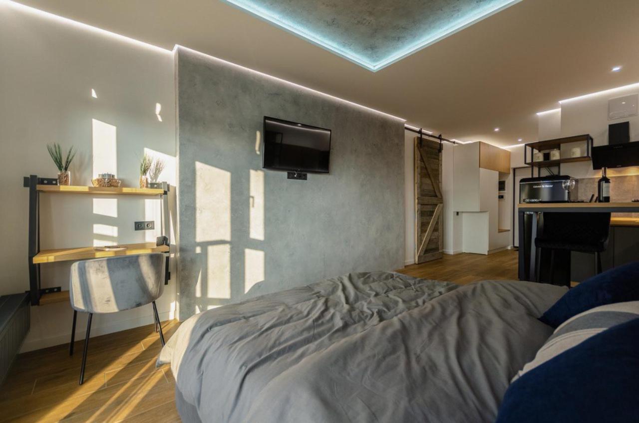 Vip - Smart Apartment Kiev Luaran gambar