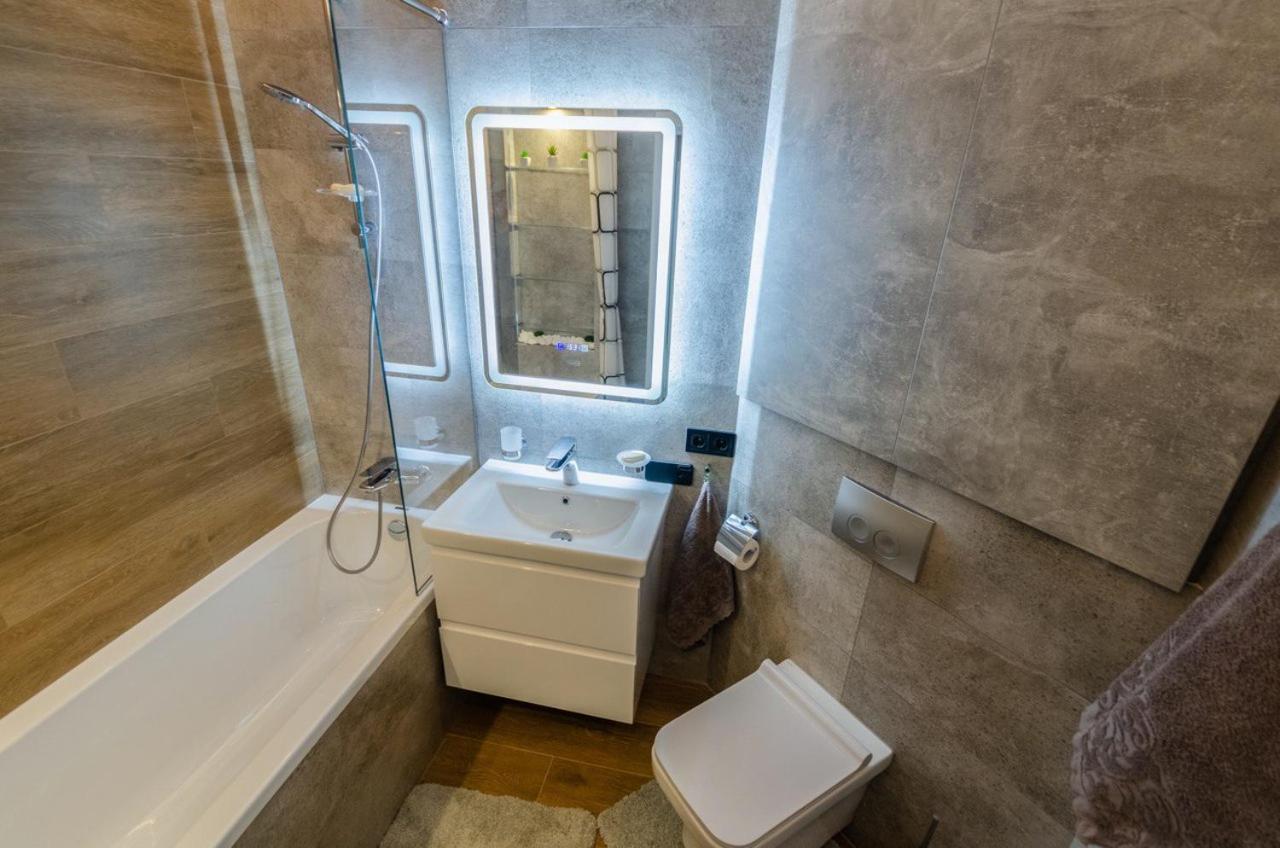 Vip - Smart Apartment Kiev Luaran gambar
