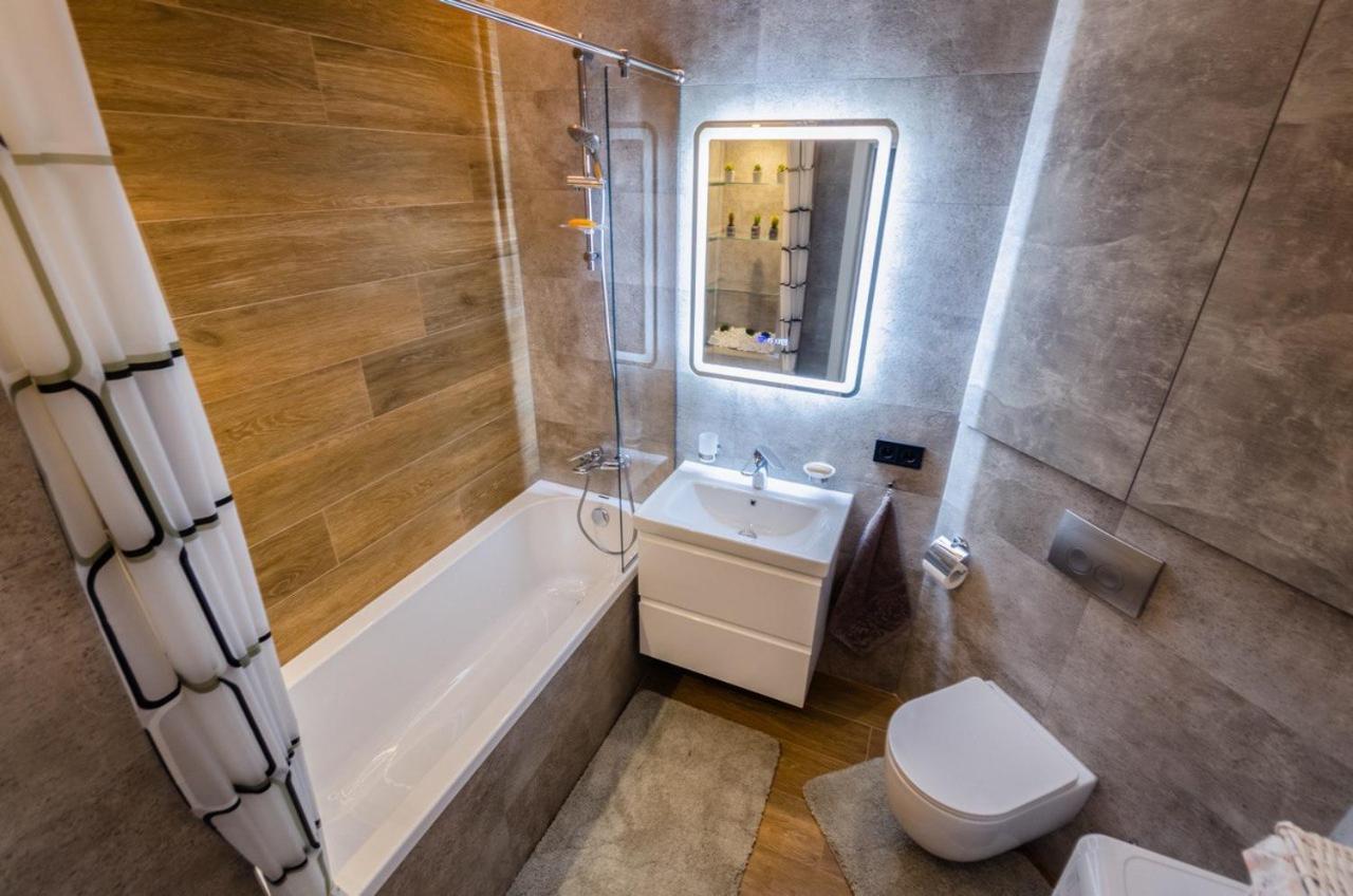 Vip - Smart Apartment Kiev Luaran gambar